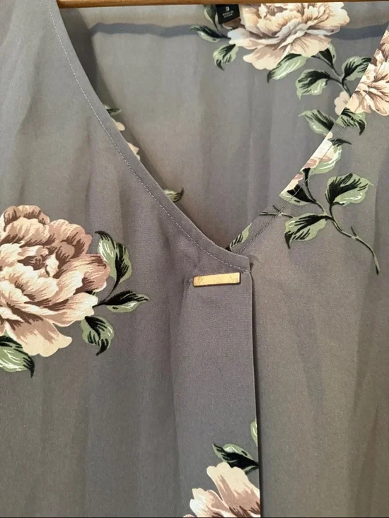 torrid Gray Floral V-Neck Sleeveless Camisole with Pink Blooms - Picture 3 of 5